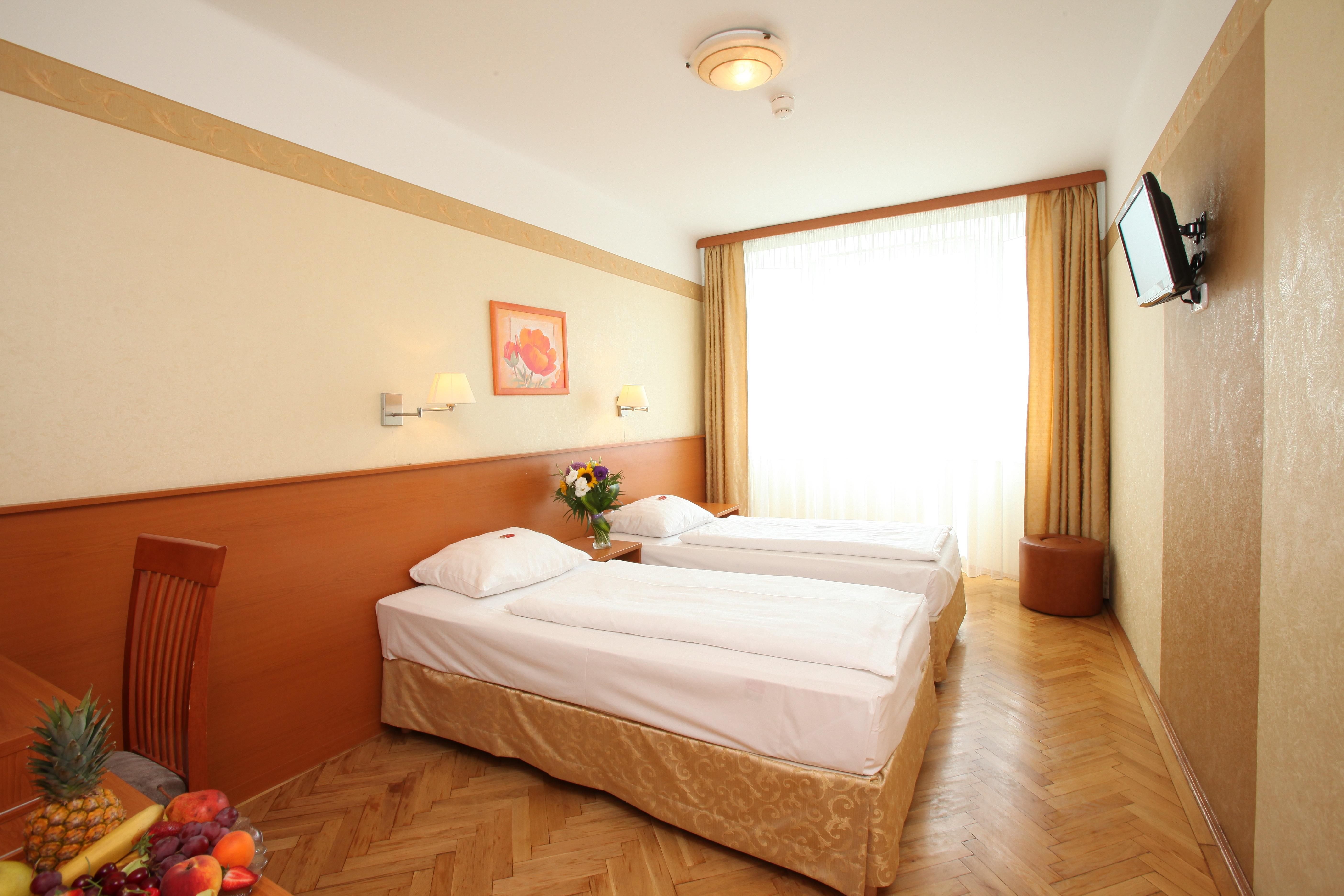 Medos Hotel Budapest Esterno foto