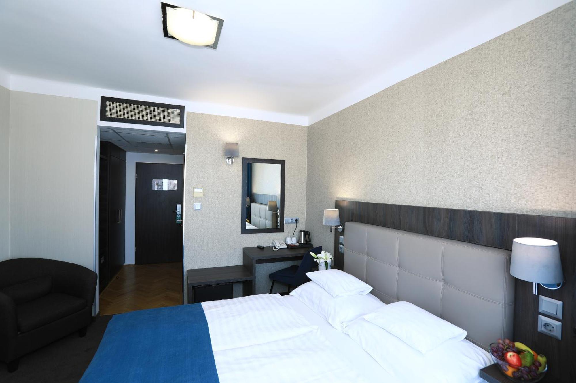 Medos Hotel Budapest Esterno foto