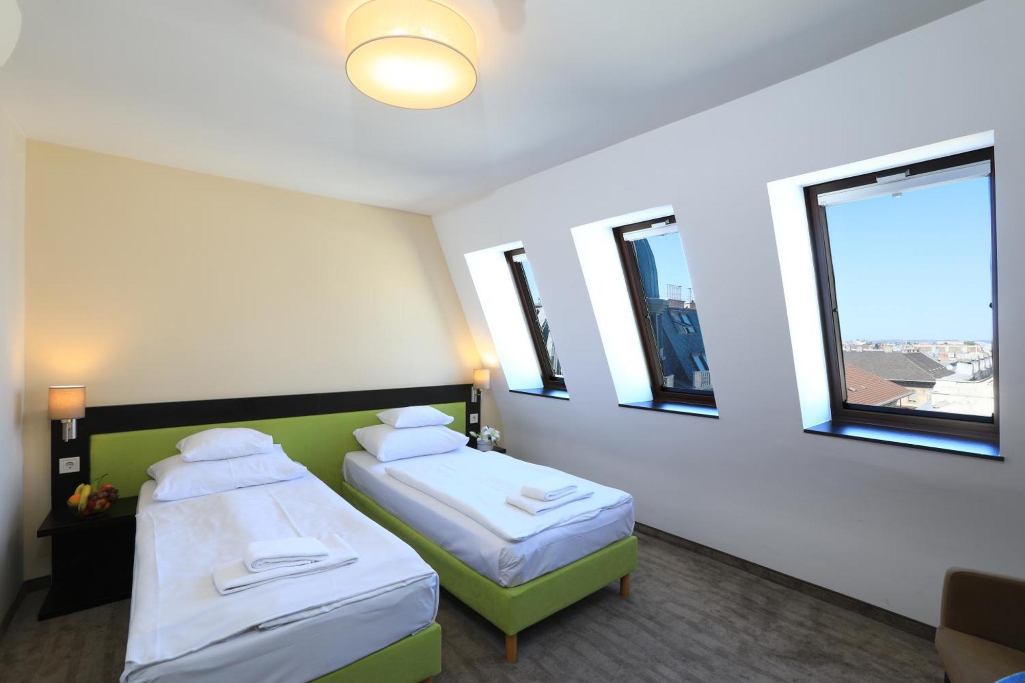 Medos Hotel Budapest Esterno foto