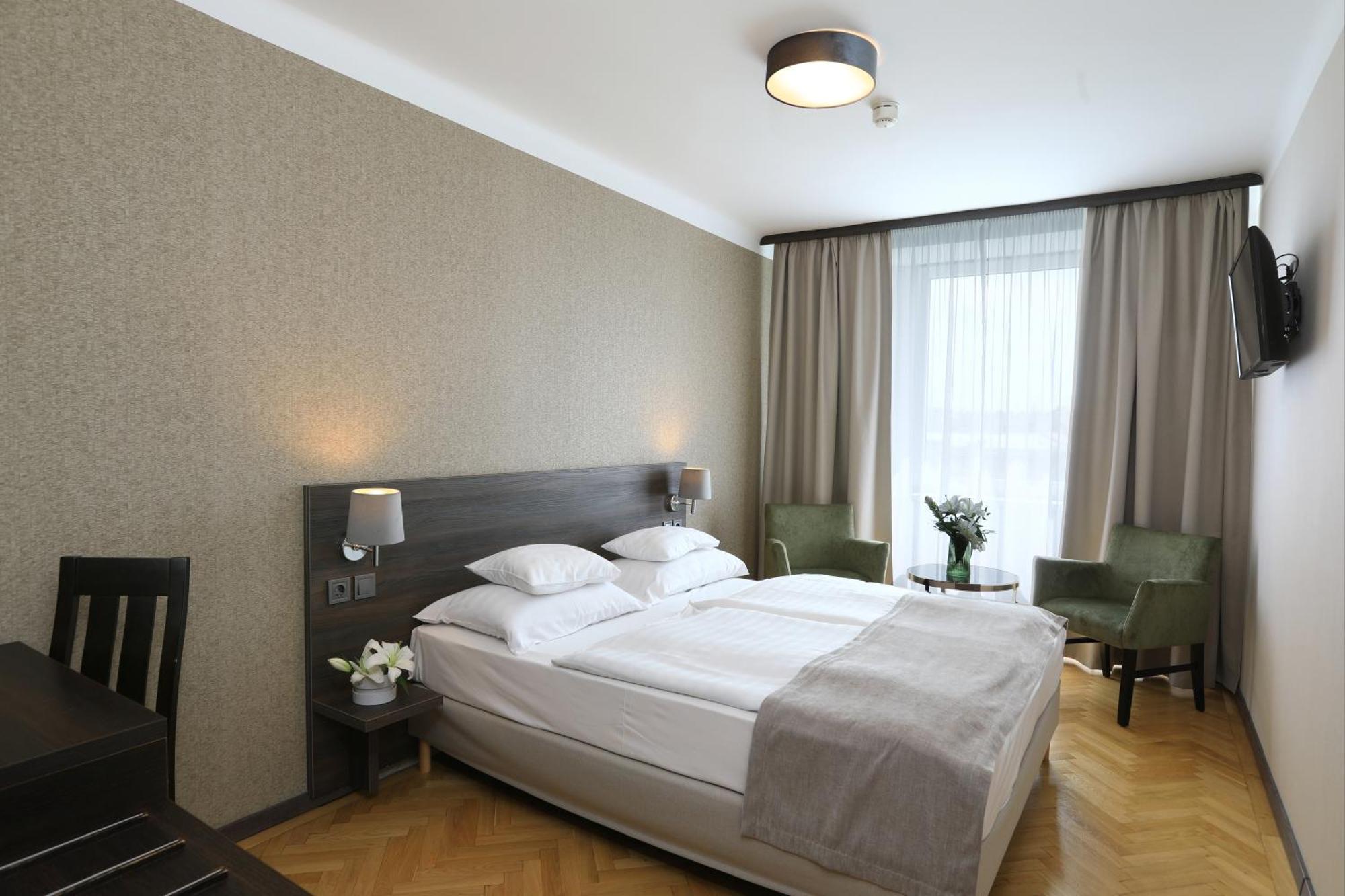 Medos Hotel Budapest Esterno foto
