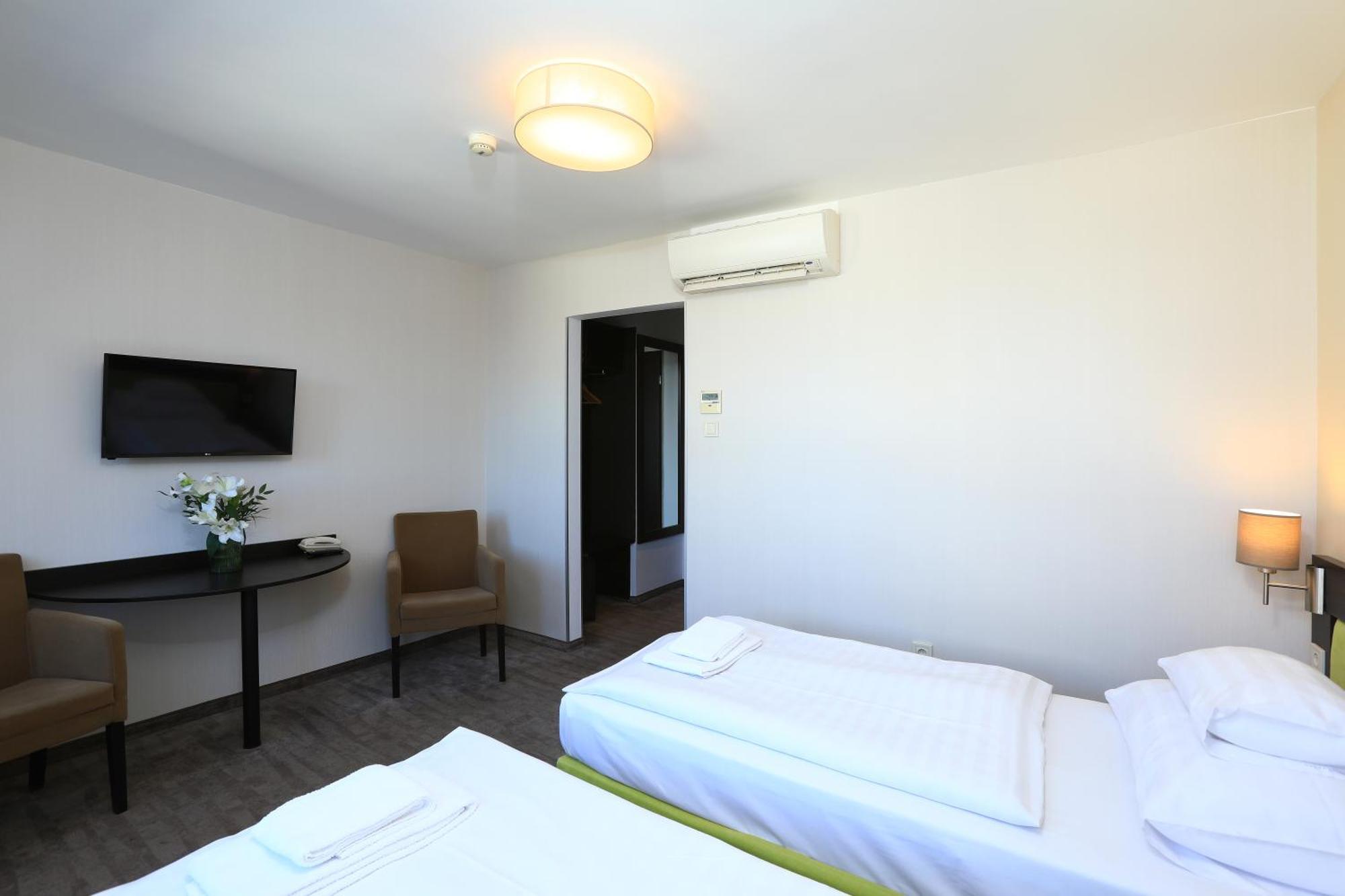 Medos Hotel Budapest Esterno foto